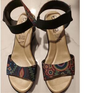 nnb No Name Boutique Womens Size 8  Wedge Sandal Tribal Rainbow NEW